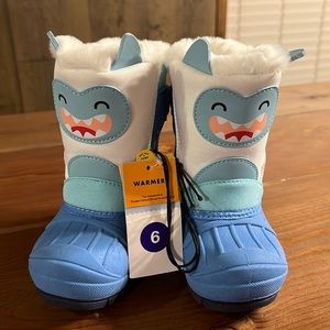 Cat & Jack Yeti Winter Boots for your size 6 toddler!!
